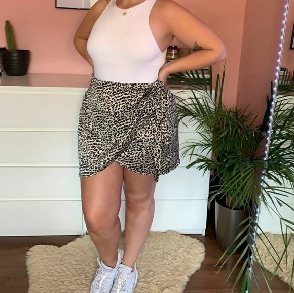 Cheetah 🐆/ Leopard Print Skirt - Picture 2 of 5
